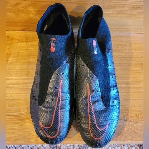 Nike Phantom Black & Red detail Men's pull on soccer cleats 7.5 - Picture 2 of 9